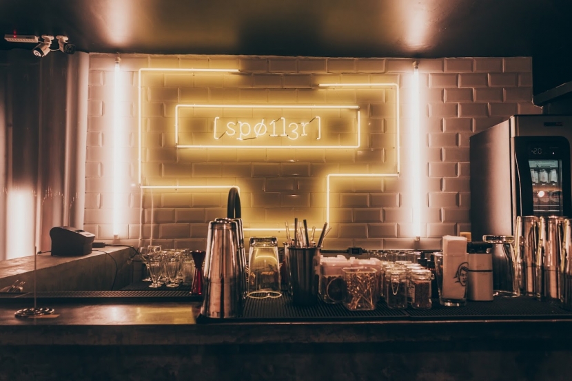Bar Spoiler: O Bar que Todo Fã de Séries e Filmes Precisa Conhecer!