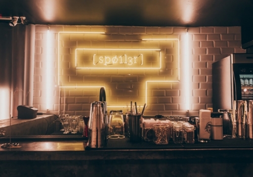 Bar Spoiler: O Bar que Todo Fã de Séries e Filmes Precisa Conhecer!