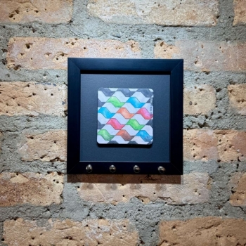 imagem Quadro Porta-Chaves Calçadinha - Preto